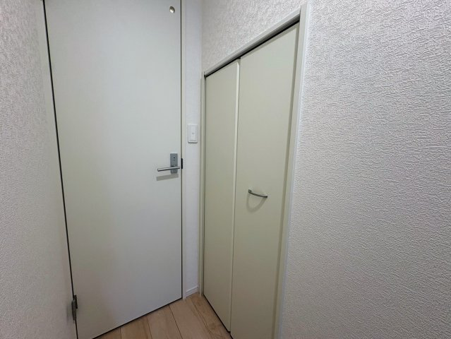 クレイドルガーデン南城市大里稲嶺 第4・１号棟のその他共用部分|１階廊下側に設置された、便利な収納スペース