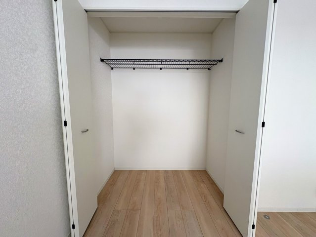 クレイドルガーデン南城市大里稲嶺 第4・１号棟の収納|２階洋室7.5帖に設置されたクローゼット収納