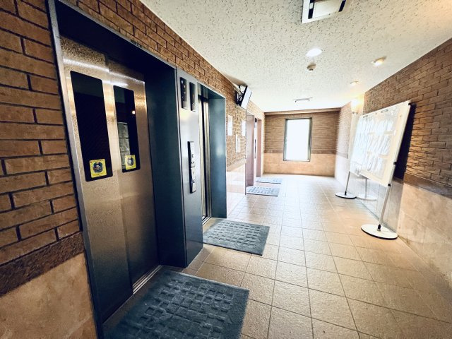 ライオンズステージ大島ウエストアクエアのその他共用部分|エレベーターは4基
1-7階2基・8階-14階2基