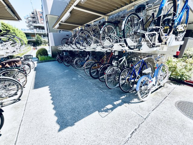 ライオンズステージ大島ウエストアクエアの駐輪場|屋内駐輪場もあります