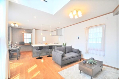 【居間・リビング】 | 【仲介手数料３７０万円が無料！！】 ■千歳船橋駅３分 ■ダイワハウスのフルリノベーションハウス | 【仲介手数料３７０万円が無料！！】
■千歳船橋駅３分
■ダイワハウスのフルリノベーションハウス
■４ＬＤＫ＋車庫
■内覧可