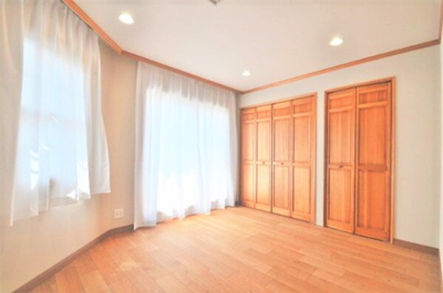 【洋室】 | 【仲介手数料３７０万円が無料！！】 ■千歳船橋駅３分 ■ダイワハウスのフルリノベーションハウス | 【仲介手数料３７０万円が無料！！】
■千歳船橋駅３分
■ダイワハウスのフルリノベーションハウス
■４ＬＤＫ＋車庫
■内覧可