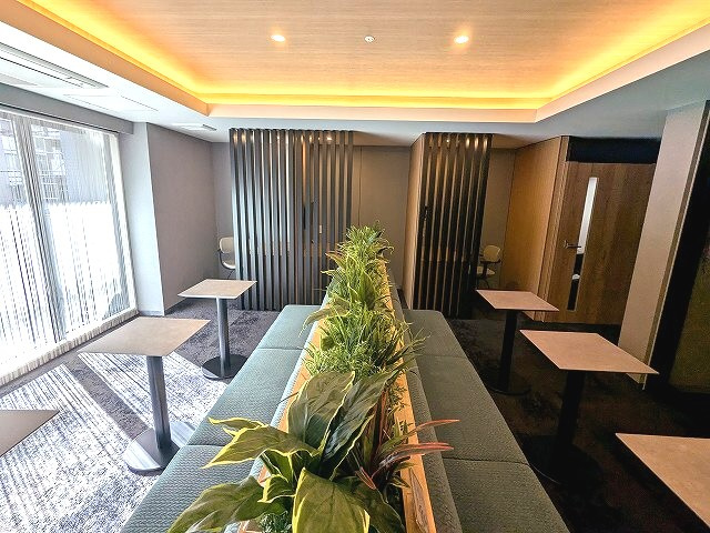 LEFOND PROGRES秋葉原マークスのロビー|Wi-Fi完備の2Fビジネスラウンジ、個別ブースもあります