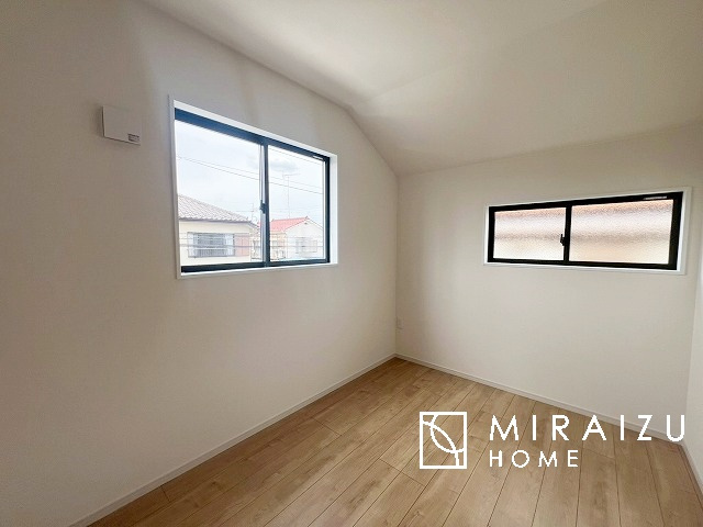 【収納】 | 収納力も自慢です。お洋服がお好きなお客様も多いですよね、衣替えをしなくてもお洋服をしまっておけそうなくらいの広さですね！
