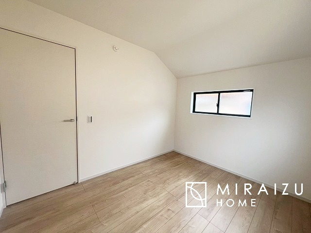 【洋室】 | 平日・休日問わず、いつでもご見学が出来ます♪☆実際に見て、触れて感じる安心のお住まい探しを体験して下さい♪☆物件情報だけでなく、地域の特色などなどエリア情報もお伝え出来たら嬉しいです♪
