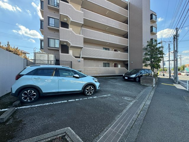 エトワール日野台の駐車場