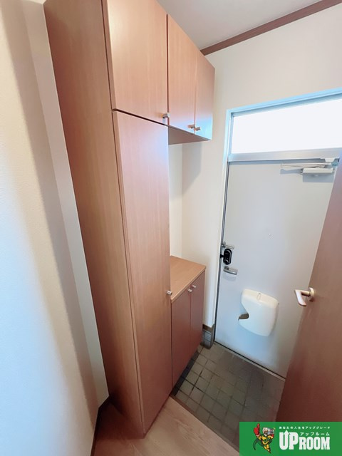 ロジュマンシェルⅡの玄関