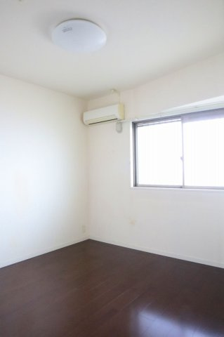 サーパス南前川の洋室