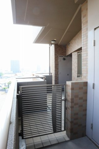 サーパス南前川の玄関|門扉