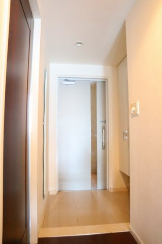 サーパス南前川の玄関