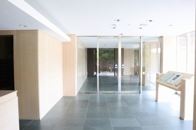 サーパス南前川のエントランス