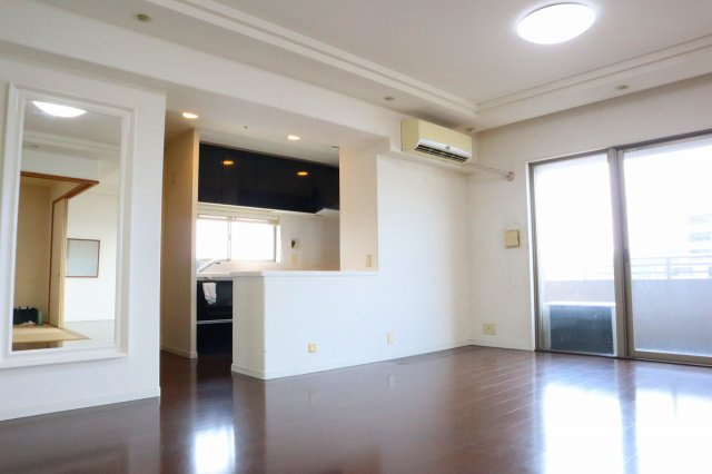 サーパス南前川の居間・リビング