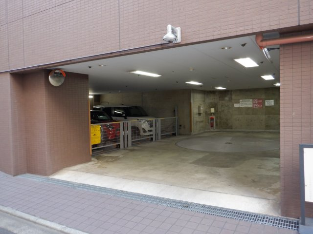 コスモ日本橋浜町の駐車場