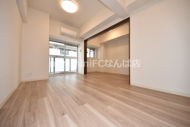 プレサンス阿波座駅前の居間・リビング