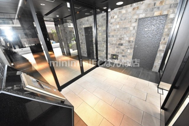 プレサンス阿波座駅前のエントランス