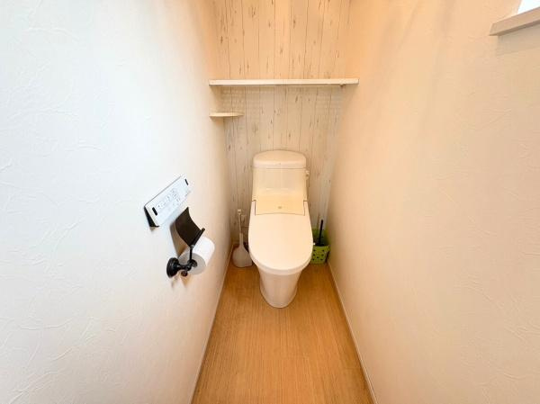 大字千歳　中古のトイレ|2階にもトイレがあり、忙しい朝や来客時にも便利です。