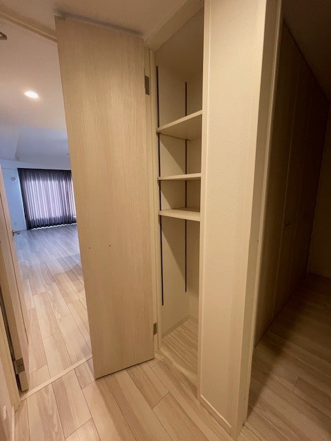 アルファステイツ中前川町Ⅱの収納|廊下には、便利な収納があります。