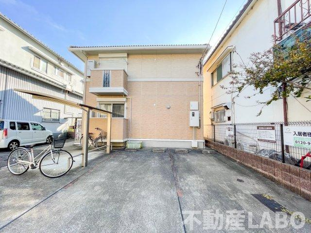 コーポラス鞍作の駐車場