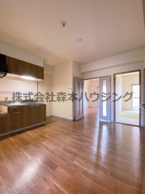 【居間・リビング】 | 　グランドヴィラ香里 | こちらの居間で趣味の時間をお楽しみください