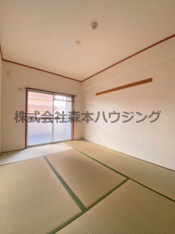 【和室】 | 　グランドヴィラ香里 | 和室ならではの温かな和の空間で寛ぎの時間を過ごせます