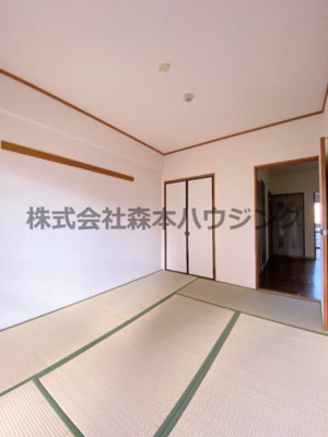【寝室】 | 　グランドヴィラ香里 | 落ち着いて過ごせるお部屋なので、寝室にいかがでしょうか