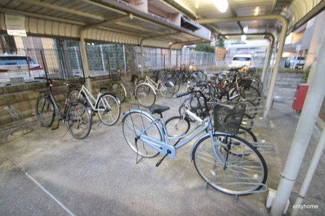 プルミエールメゾン江坂　仲介手数料無料の駐車場