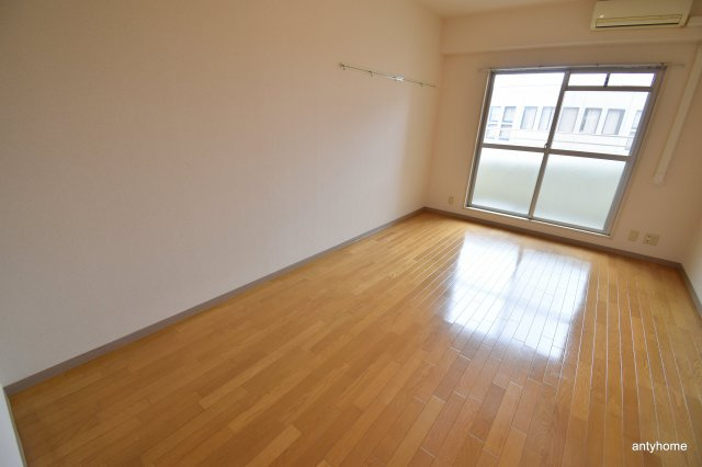 プルミエールメゾン江坂　仲介手数料無料の居間・リビング