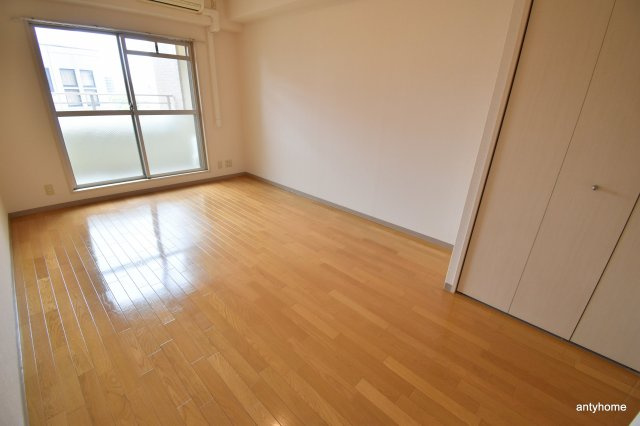 プルミエールメゾン江坂　仲介手数料無料の居間・リビング