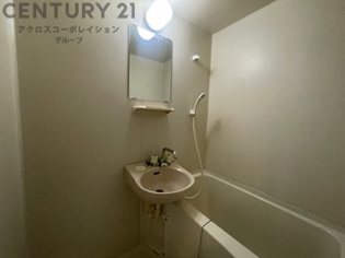 浴室内に洗面台付きです！