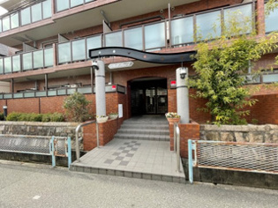 シェルプール２番館のエントランス