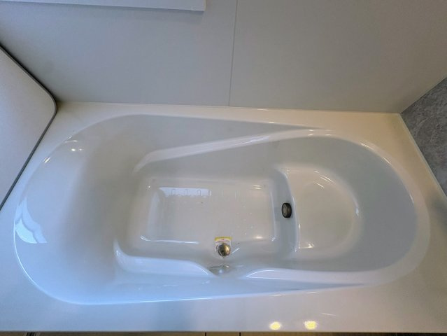 グラファーレ南城市玉城糸数 3期・２号棟の浴室|浴槽