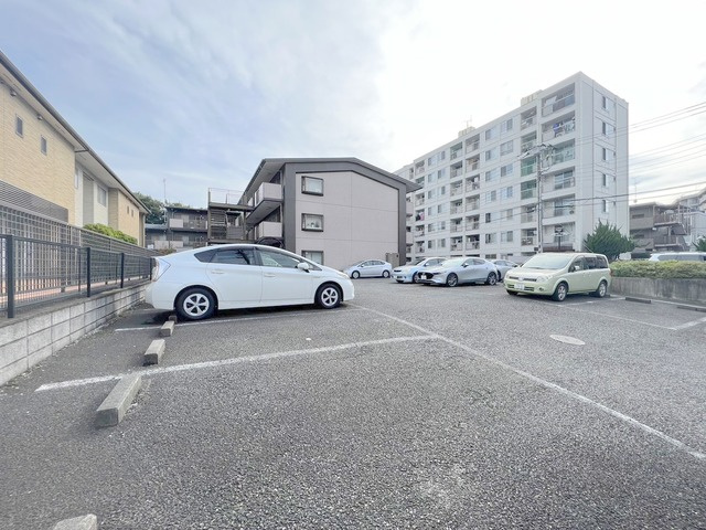 サンフォリスト日吉の駐車場|大きな駐車場