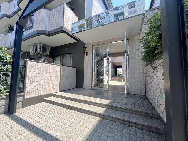 サンフォリスト日吉のエントランス