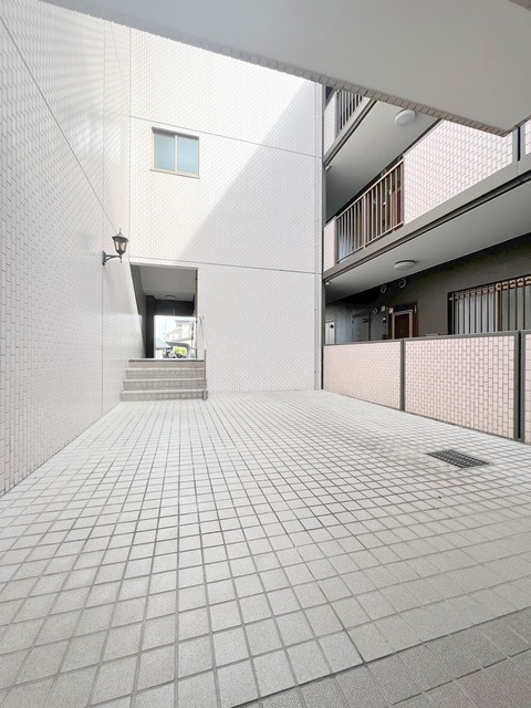 サンフォリスト日吉のロビー|全戸ファミリーで住環境良好です