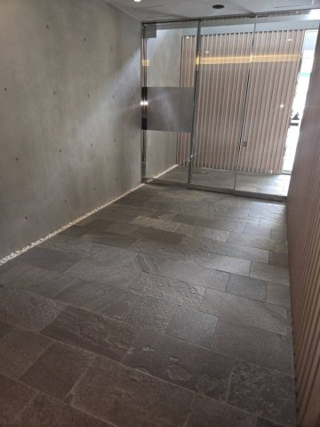 Totsu Residence Kaminarimonのエントランス