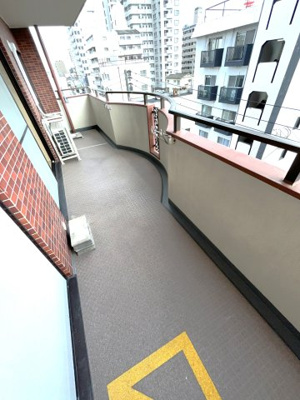 【バルコニー】 | ロマネスク六ツ門