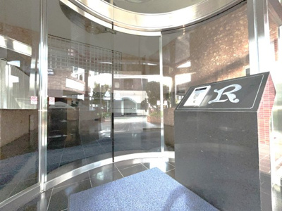 【エントランス】 | ロマネスク六ツ門