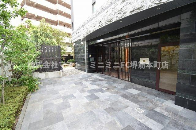 大阪市北区中津６丁目の賃貸マンションのエントランス