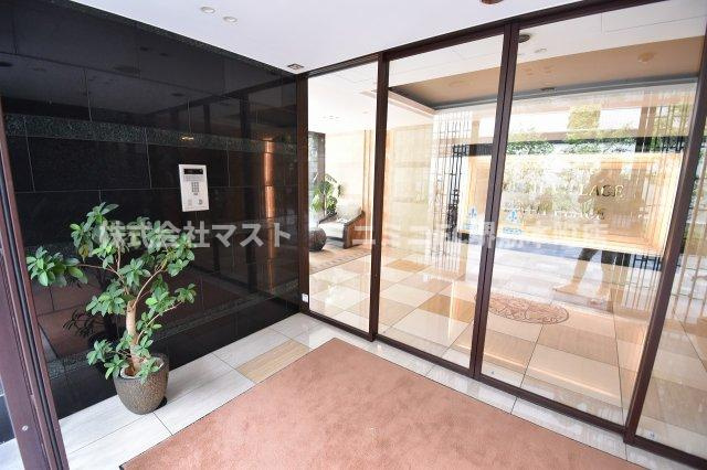 大阪市北区中津６丁目の賃貸マンションのエントランス