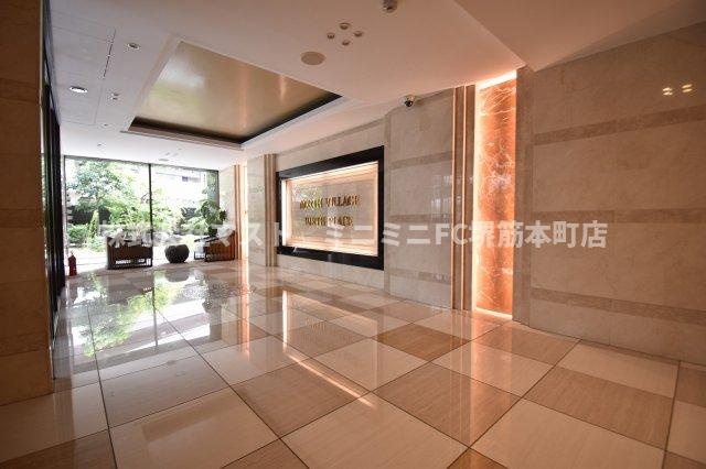大阪市北区中津６丁目の賃貸マンションのロビー