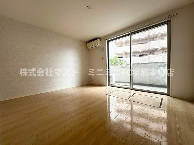 大阪市北区中津６丁目の賃貸マンションの居間・リビング