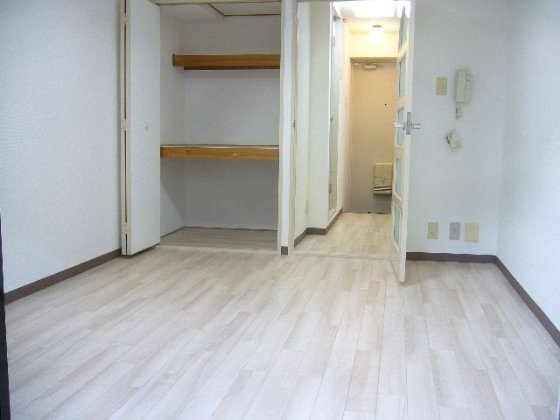 アーバン本山の居間・リビング