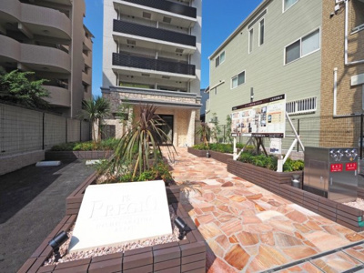 【エントランス】 | プレジオ西中島ASIAN | 落ち着いたエントランスです