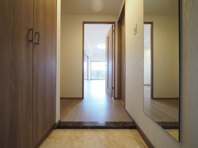 【玄関】 | プレジオ西中島ASIAN | ゆったりとした玄関です