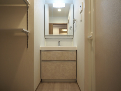 【洗面所】 | プレジオ西中島ASIAN | 脱衣スペースもあります