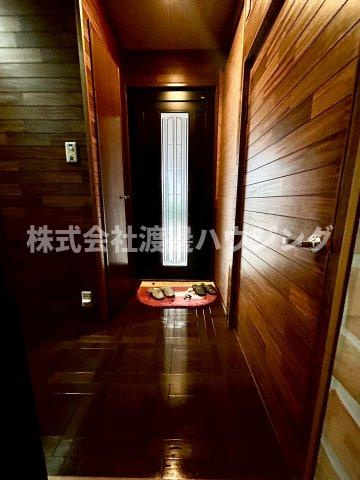 加納８丁目テラスハウスの玄関