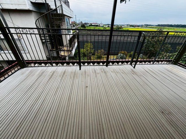 セキスイハイム施工　車庫付き　高根沢町　中古物件のバルコニー