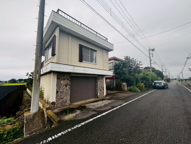 セキスイハイム施工　車庫付き　高根沢町　中古物件の前面道路含む現地写真