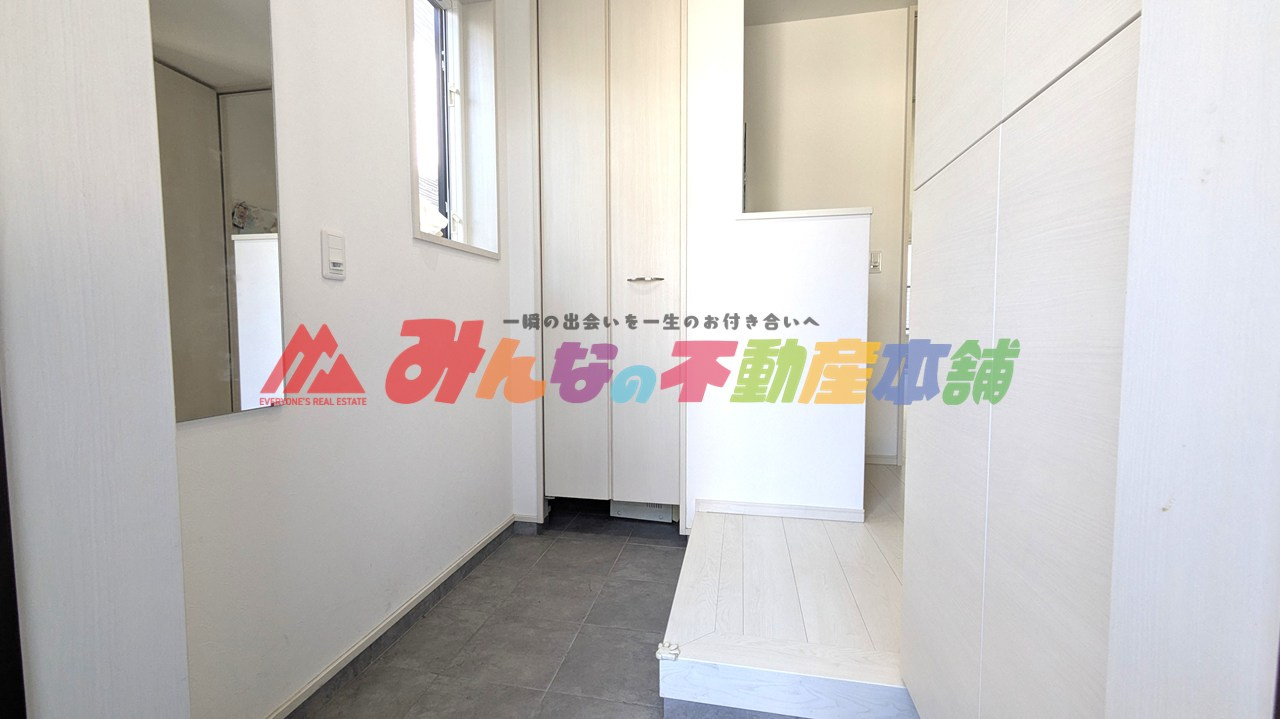 久留米市櫛原町の中古一戸建の玄関