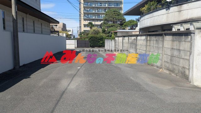 久留米市櫛原町の中古一戸建の前面道路含む現地写真